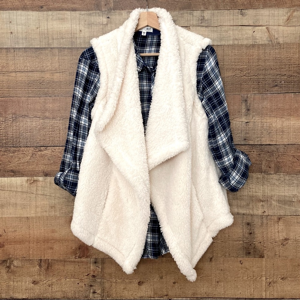 SHERPA VEST with Pockets⭐️Excellent Like New Condition - Picture 5 of 11